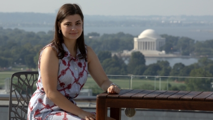 Amanda O in front of Washington DC